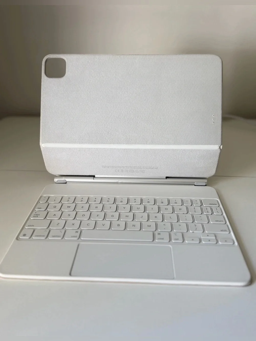 Apple iPad Magic Keyboard Model A2261